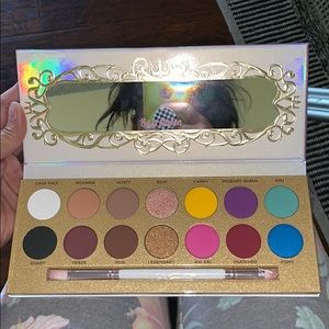 Life’s a drag eyeshadow pallette